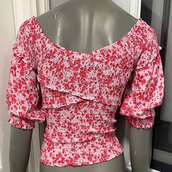 NWT STEVE MADDEN ADORABLE Ditsy Smocked Off Shoulder Top In Violet Icing Sz M - Picture 7 of 10